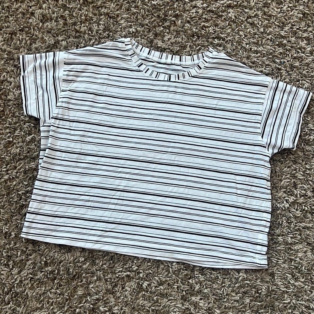 Girls Lululemon Crop Tee